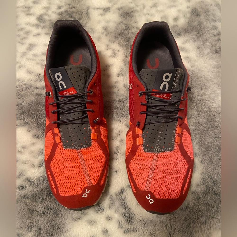 On Cloud Running Swiss Engineering Sneakers - Men’s size 10.5